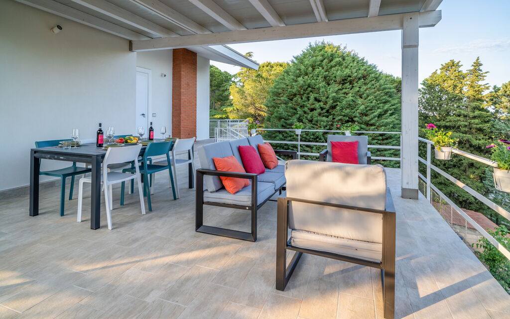 Villa Pica: Balcony / Terrace / Patio, Building Exterior, Outdoor