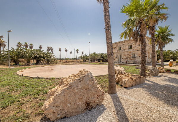 Villa Turris: Entrée principale, Jardin