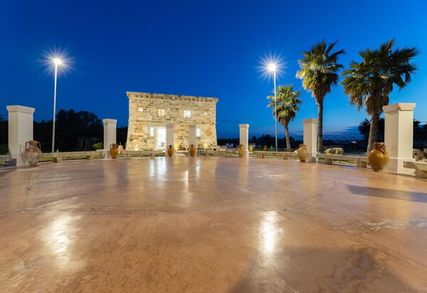 Villa Turris: Entrée principale, Jardin