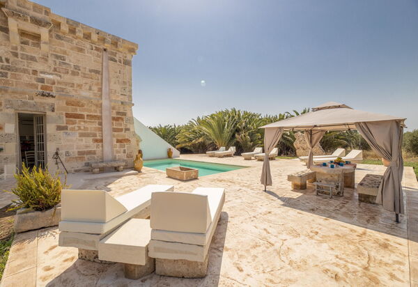 Villa Turris: Balcon / Terrasse / Patio, bassin