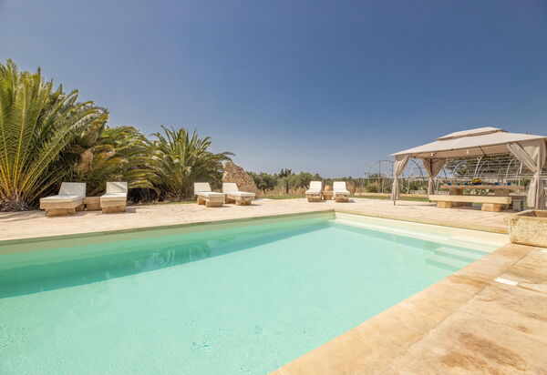 Villa Turris: Balcon / Terrasse / Patio, bassin