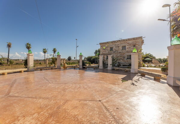 Villa Turris: Building Exterior, Outdoor