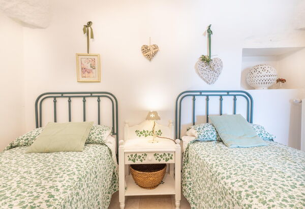 Trullo Patricia Pool: chambre à coucher