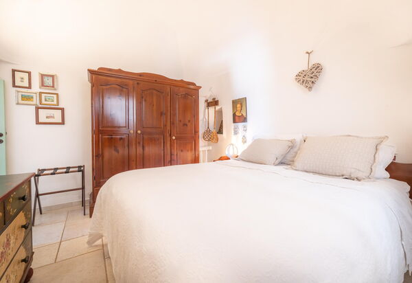 Trullo Patricia Pool: chambre à coucher