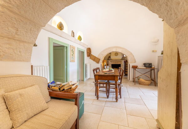 Trullo Patricia Pool: Salle à manger, Salon