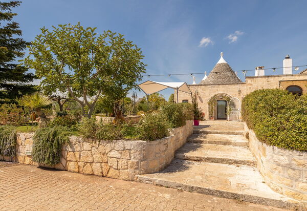 Trullo Patricia Pool: Entrée principale, Extérieurs