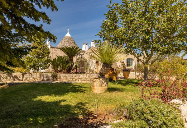 Trullo Patricia Pool: Extérieurs, Jardin