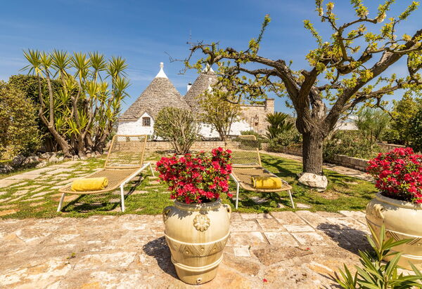 Trullo Patricia Pool: Extérieurs, Jardin