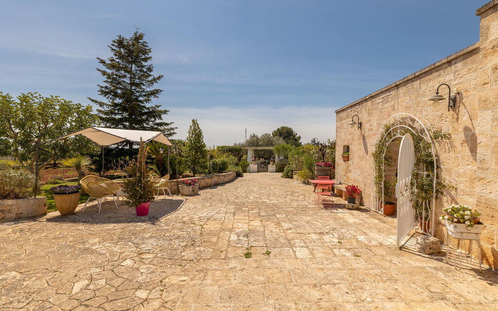 Trullo Patricia Pool: Balcony / Terrace / Patio, Building Exterior, Garden, Outdoor