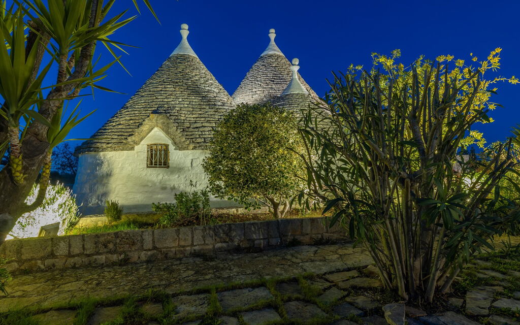 Trullo Patricia Pool: Building Exterior, Garden