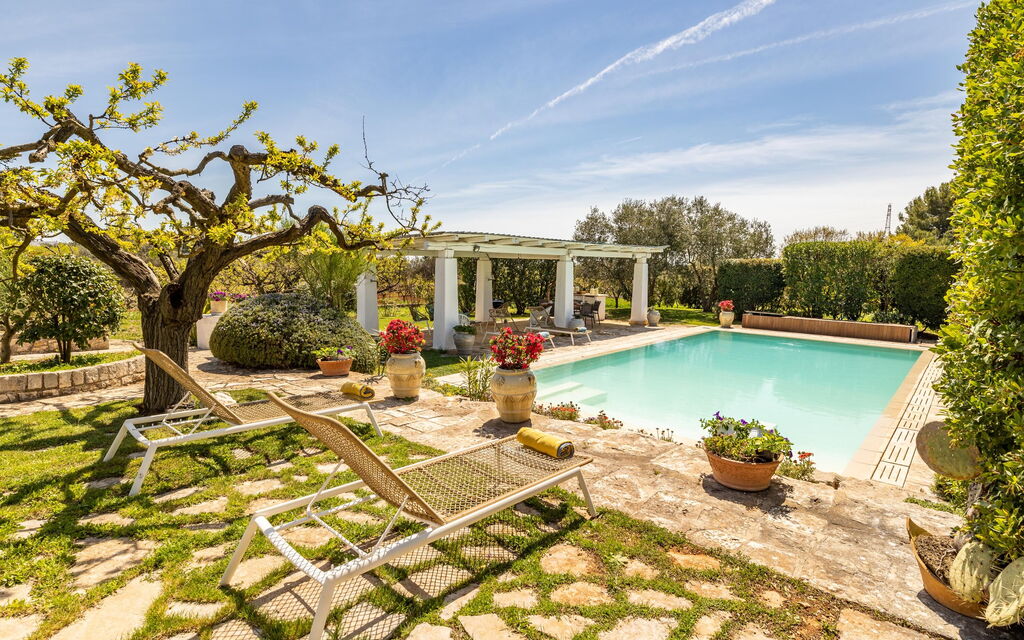 Trullo Patricia Pool: Garden, Outdoor, Pool