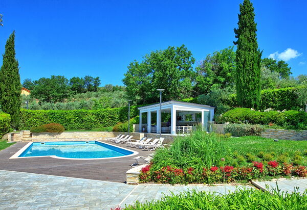 Casa White: Garten, Schwimmbad