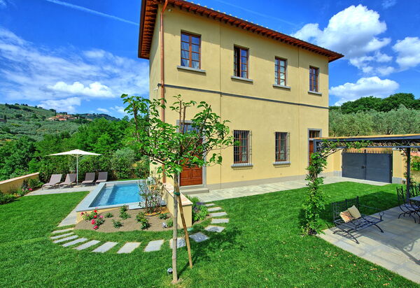 Casa Lionardo: Building Exterior, Garden, Outdoor, Pool, Summer