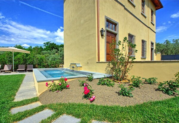 Casa Lionardo: Building Exterior, Garden, Outdoor, Pool, Summer