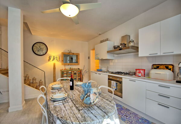 Casa Riva: Esszimmer, Küche