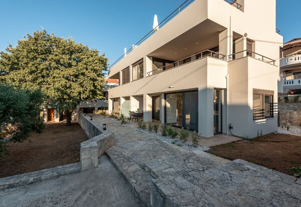 Aelia: Сад, Экстерьеры