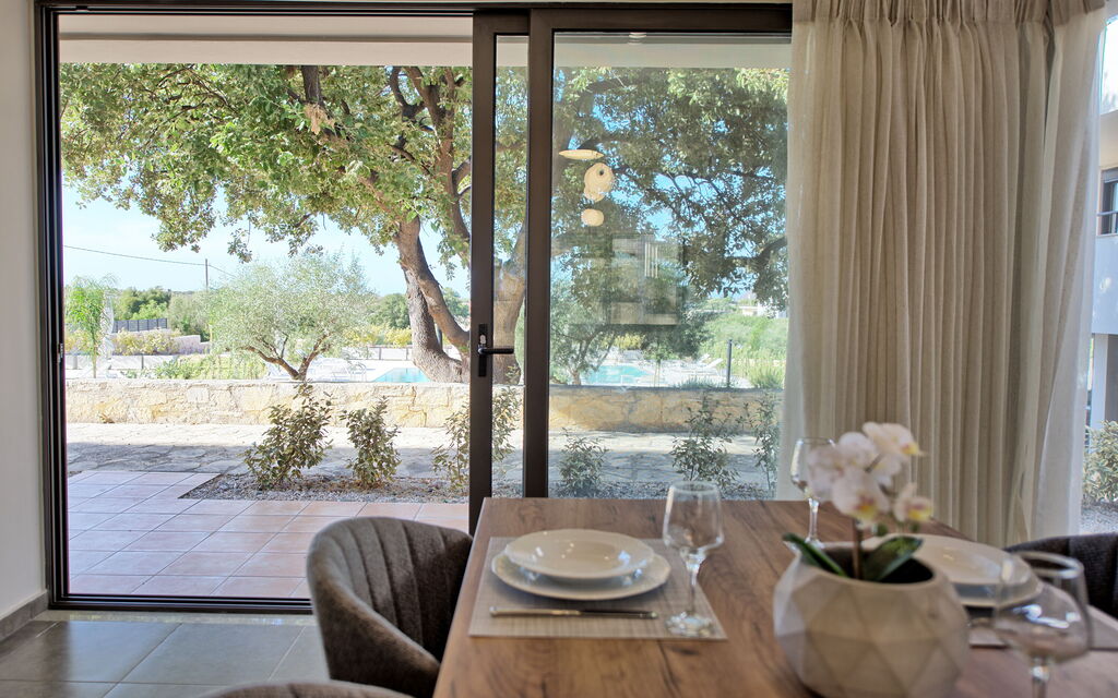 Iris: Sala da pranzo, Soggiorno