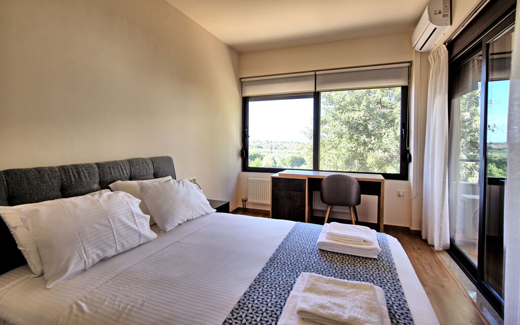 Iris: Camera da letto