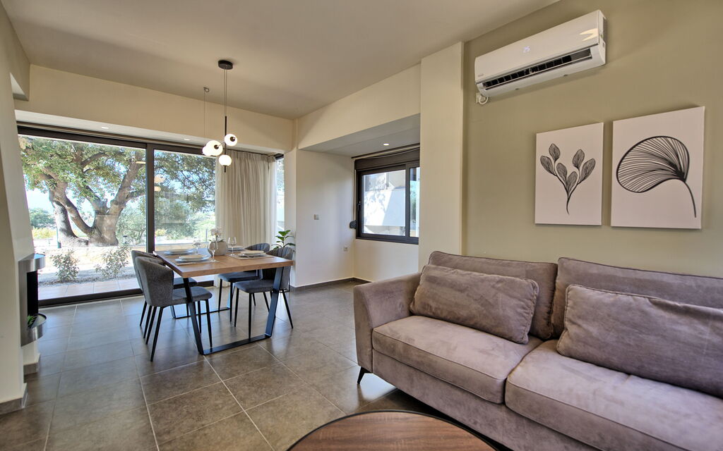 Iris: Sala da pranzo, Soggiorno