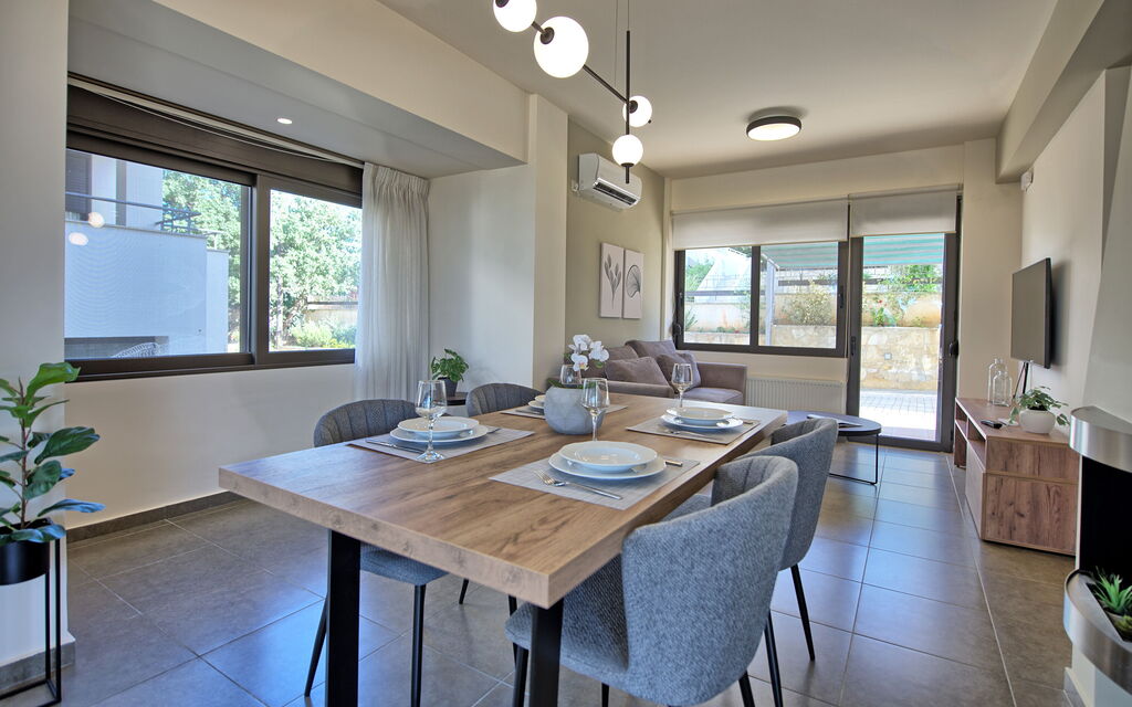 Iris: Sala da pranzo, Soggiorno