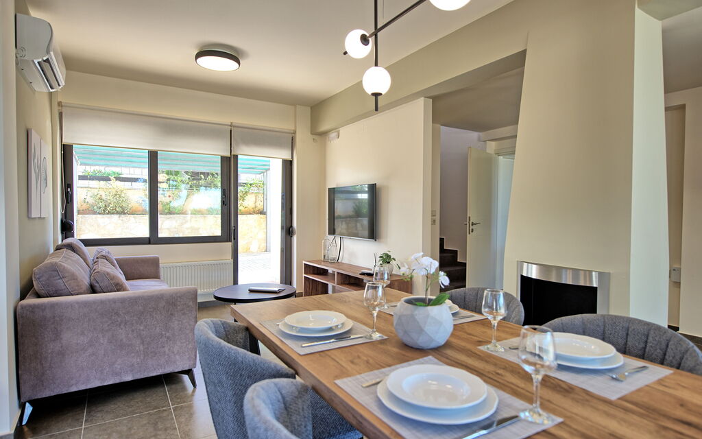 Iris: Sala da pranzo, Soggiorno