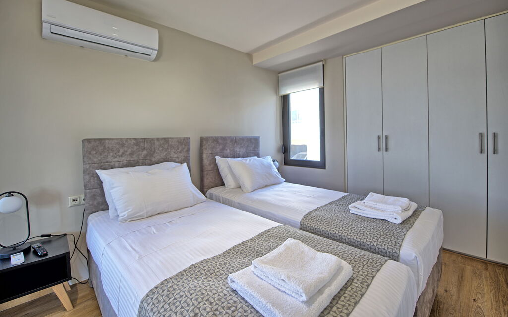 Iris: Camera da letto