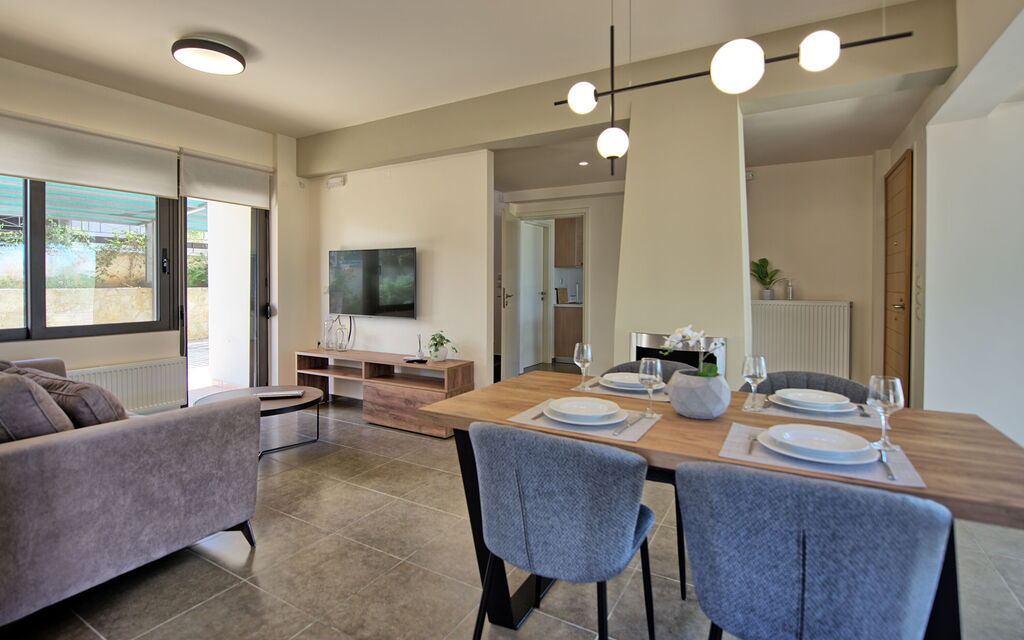 Iris: Sala da pranzo, Soggiorno