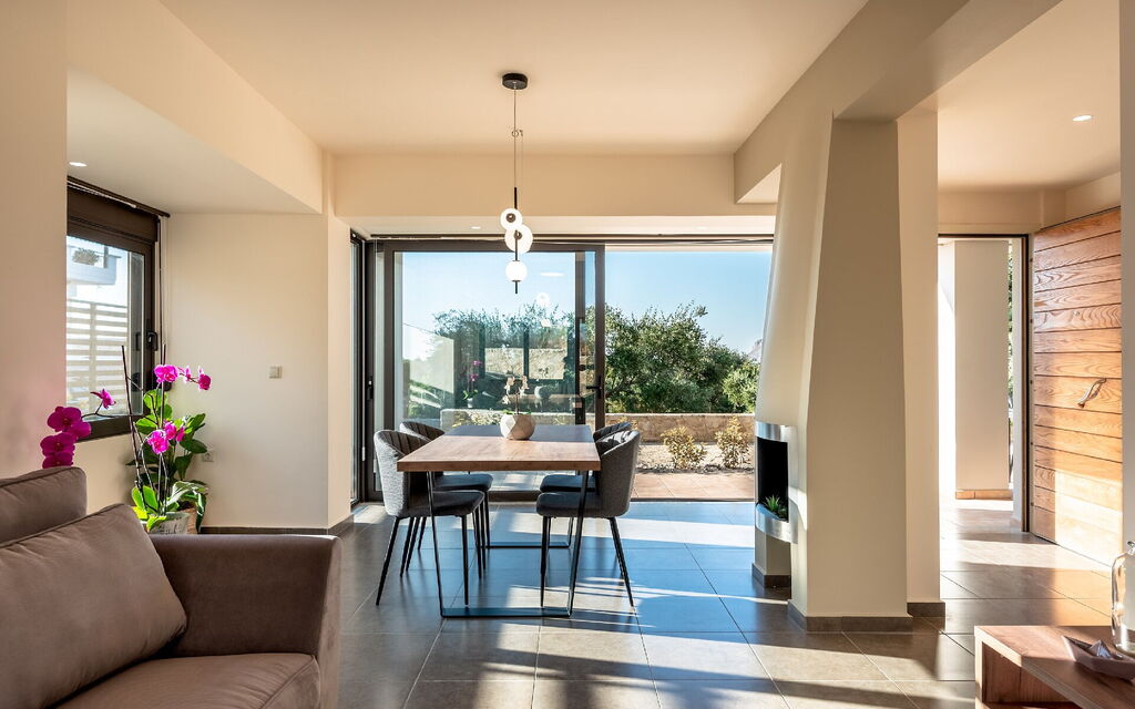 Iris: Balcone / Terrazza / Patio, Entrata Principale, Giardino, Sala da pranzo, Soggiorno