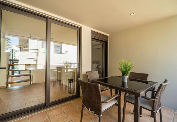 Dioni: Balcon / Terrasse / Patio