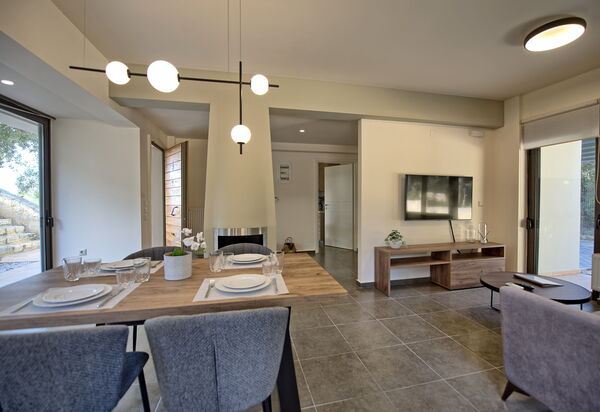 Dioni: Salle à manger, Salon