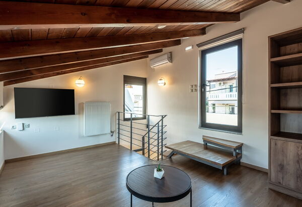 Dioni: Autre salle, Balcon / Terrasse / Patio, Vues