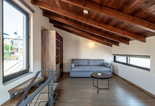 Dioni: Autre salle, Balcon / Terrasse / Patio, Vues