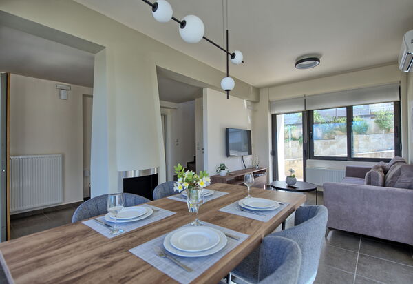 Phaedra: Гостиная, Столовая