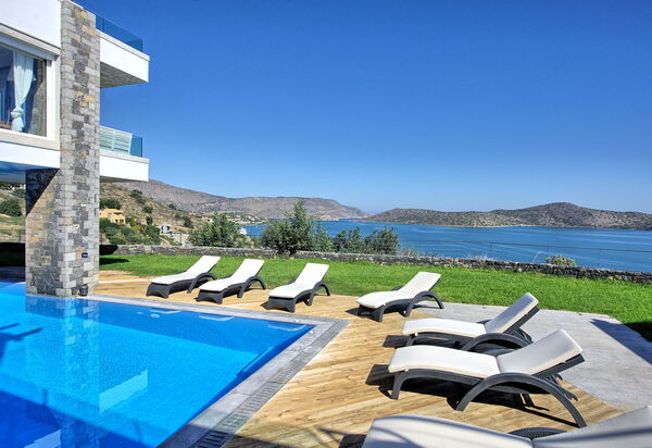 Villa Marina: Draussen, Garten, Schwimmbad