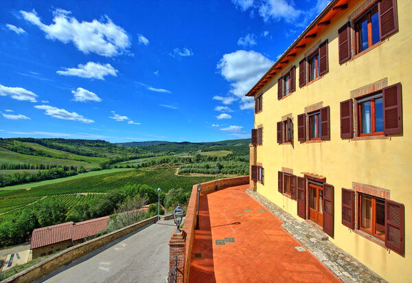 Montauto: Außen, Garten