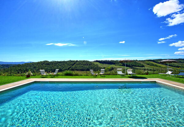 Montauto: Ansichten, Garten, Schwimmbad