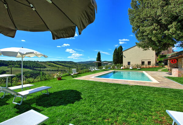 Montauto: Außen, Garten, Schwimmbad