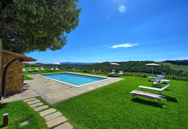 Montauto: Ansichten, Garten, Schwimmbad