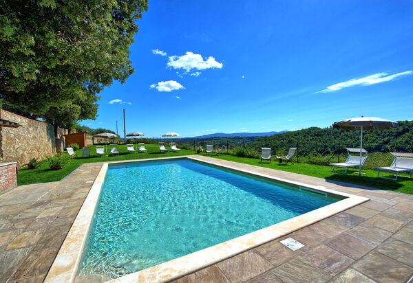 Montauto: Ansichten, Garten, Schwimmbad