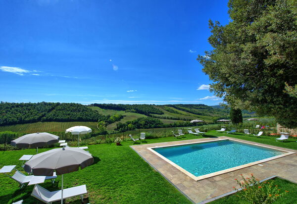 Montauto: Ansichten, Garten, Schwimmbad