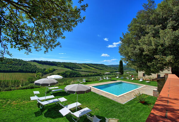 Montauto: Ansichten, Garten, Schwimmbad