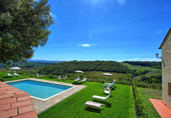 Montauto: Ansichten, Garten, Schwimmbad