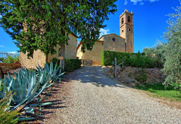 Montauto: Außen, Haupteingang