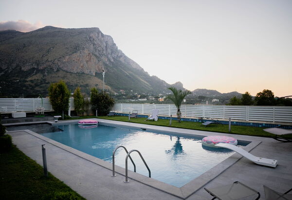 Villa Vincenzo: Ansichten, Garten, Schwimmbad