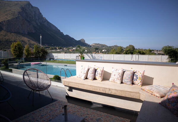 Villa Vincenzo: Ansichten, Balkon / Terrasse / Patio, Draussen, Garten, Schwimmbad