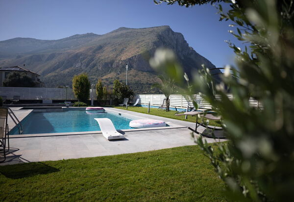 Villa Vincenzo: Ansichten, Garten, Schwimmbad