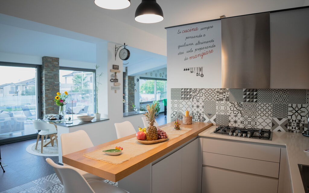 Villa Vincenzo: Balcony / Terrace / Patio, Kitchen