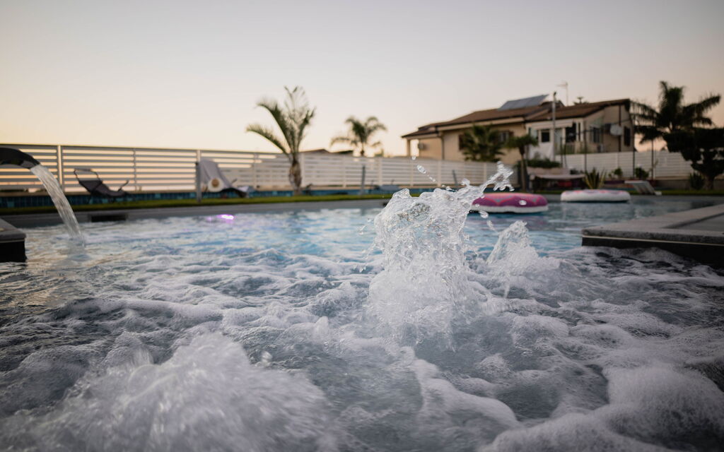 Villa Vincenzo: Pool, Scenic View