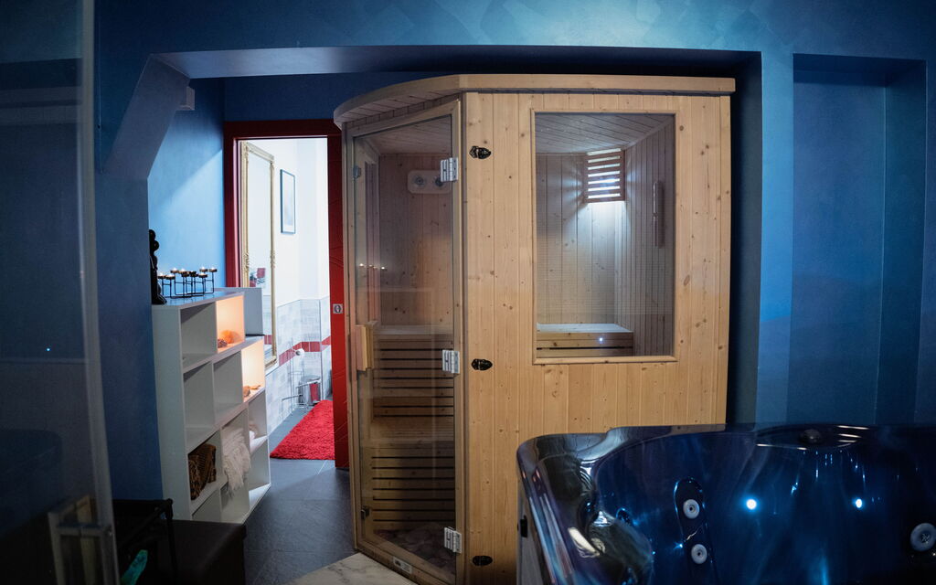 Villa Vincenzo: Bathroom, Hot Tub