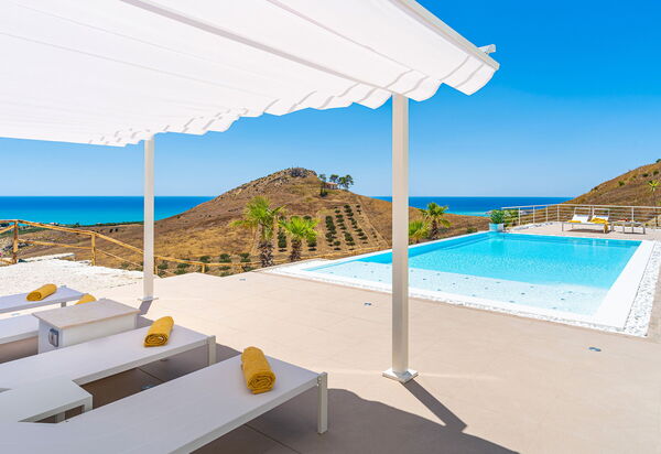 Villa Domizia: bassin, Vues